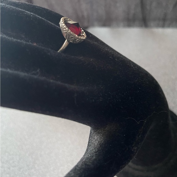 Vintage Leach & Gardner Garnet & Silver Circular Ring - Picture 4 of 15